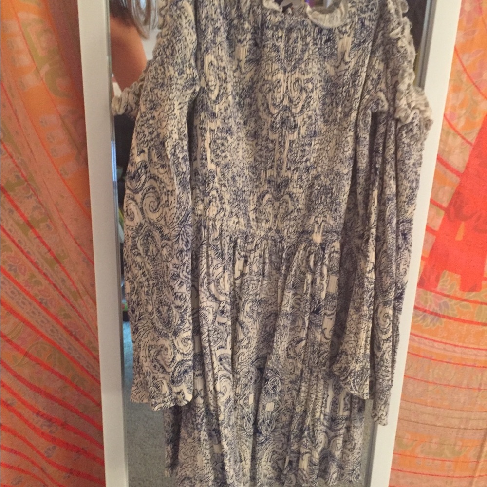 Off the shoulder bell bottom sleeve romper! - Picture 3 of 5